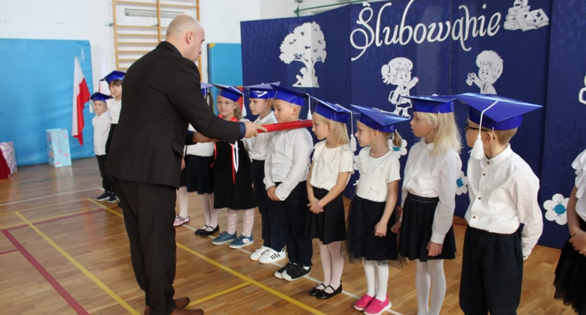 Edukacja - Szkoły, Dzień Edukacji Narodowej gminie Młodzieszyn uroczyste apele pasowanie pierwszoklasistów - zdjęcie, fotografia