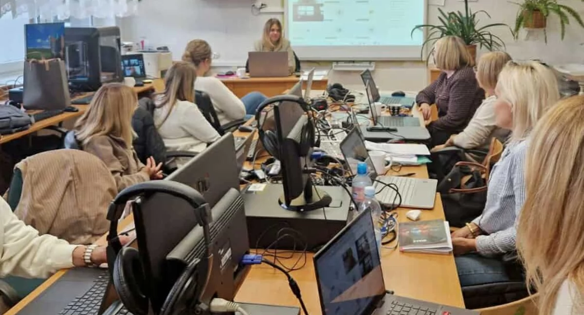 Edukacja - Szkoły, Nauczyciele Gminy Młodzieszyn rozwijają swoje umiejętności cyfrowe - zdjęcie, fotografia