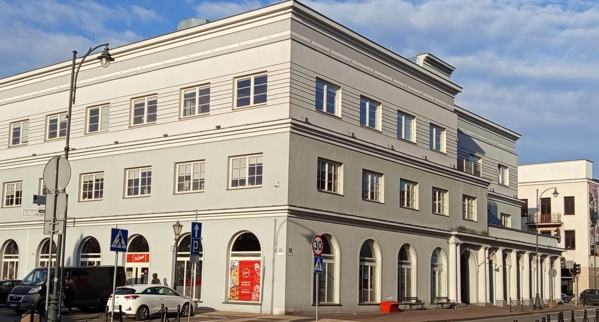 Interwencje i pomoc , Sochaczewskie kramnice sypią potrzebny kolejny remont - zdjęcie, fotografia