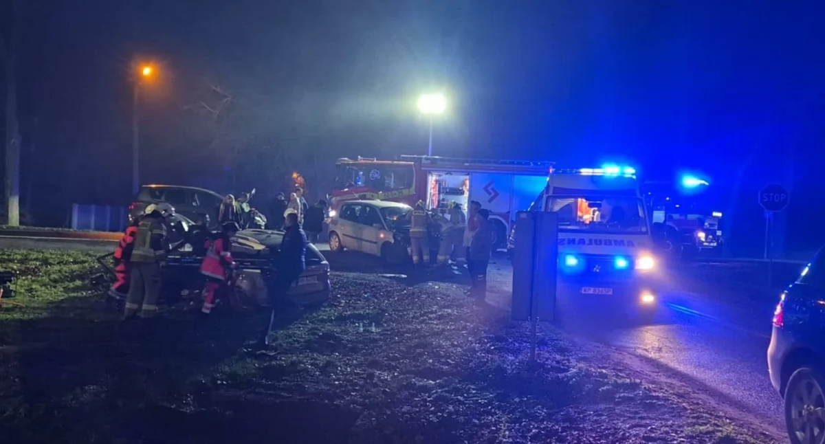 Wypadki drogowe, Wypadek Łazach zderzenie samochodów - zdjęcie, fotografia