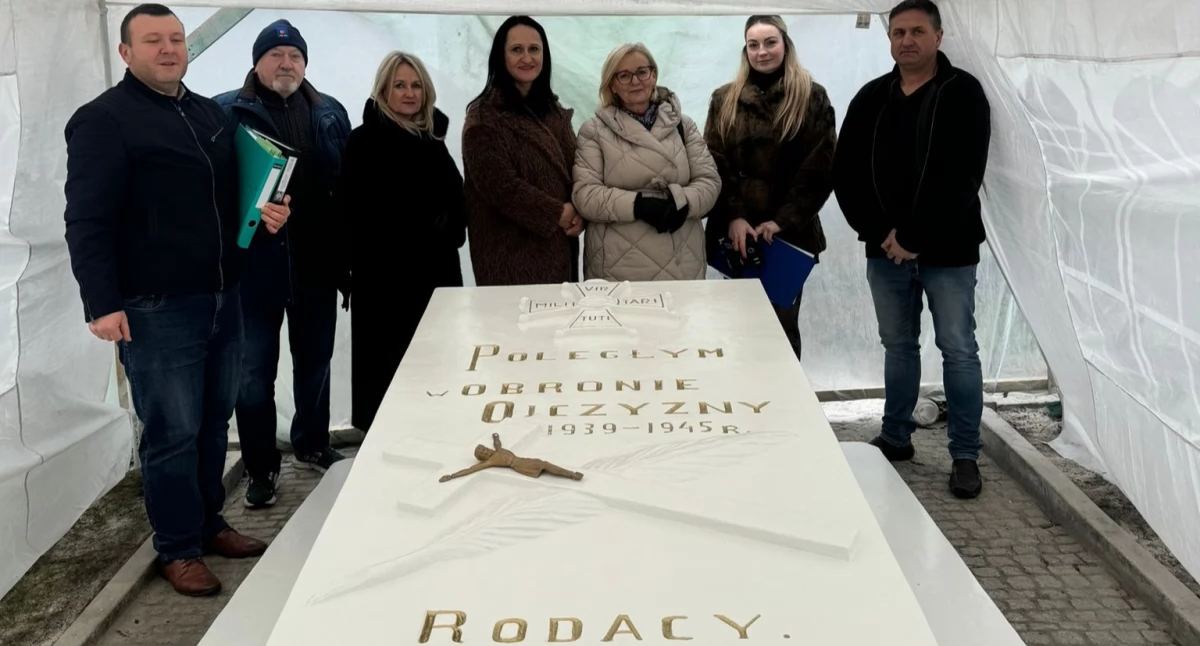 Sprawy urzędowe, Odrestaurowano pomnik żołnierzy poległych Juliopolu - zdjęcie, fotografia