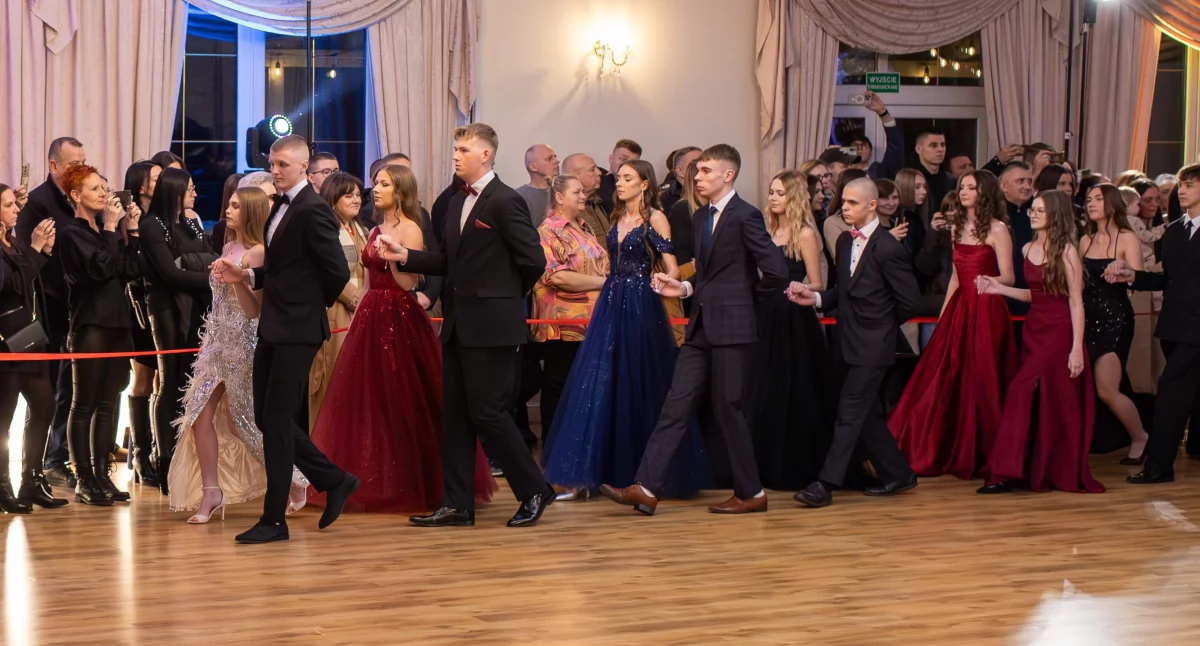 Edukacja - Szkoły, Studniówka maturzystów Jarosława Iwaszkiewicza - zdjęcie, fotografia