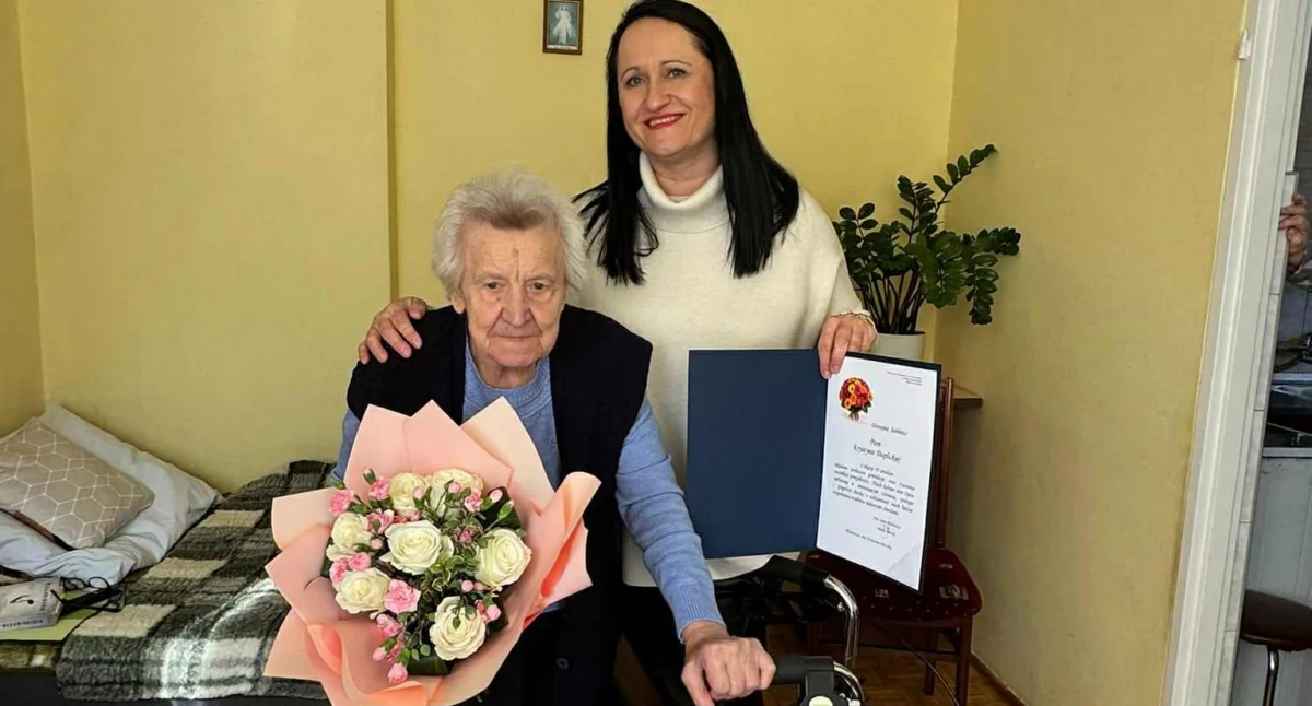 Ludzie Sochaczewa , Wójt Gminy Młodzieszyn odwiedzinach najstarszej mieszkanki - zdjęcie, fotografia