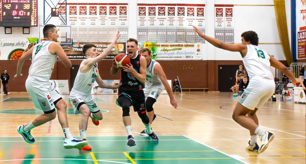 Koszykówka, Derby regionu styku Rysie długo Żyrardowie - zdjęcie, fotografia