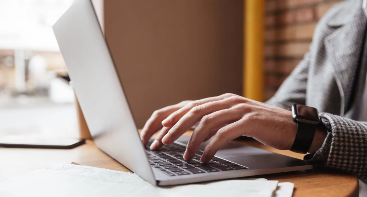 Opinie konsumenckie , Laptop studenta kierunków humanistycznych technicznych różne potrzeby różne rozwiązania - zdjęcie, fotografia