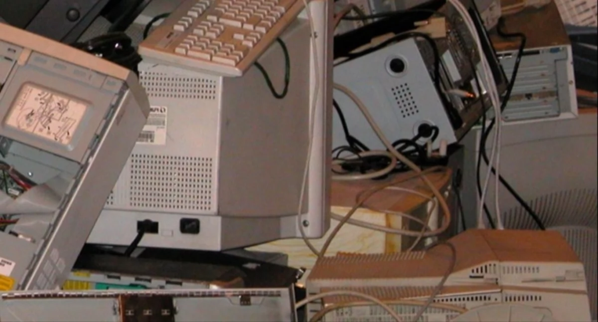 Edukacja - Szkoły, Zamiast wyrzucić kosza zanieś elektrośmieci Czwórki - zdjęcie, fotografia