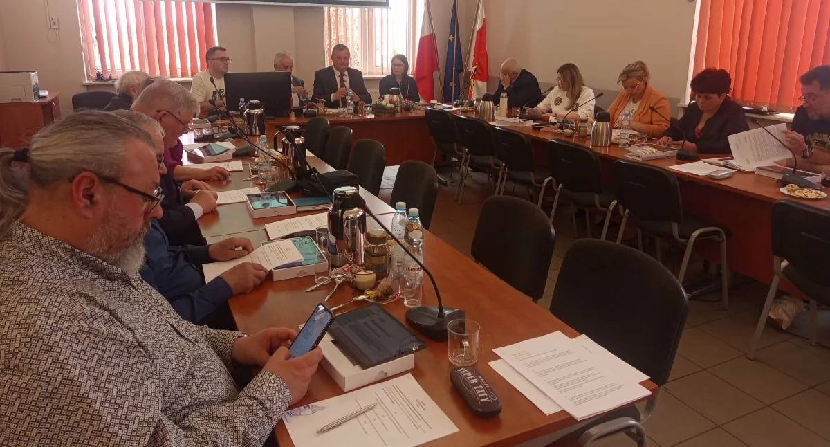 Radni i rady samorządowe, Nadzwyczajna sesja gminy Sochaczew sprawie Planu Ogólnego - zdjęcie, fotografia