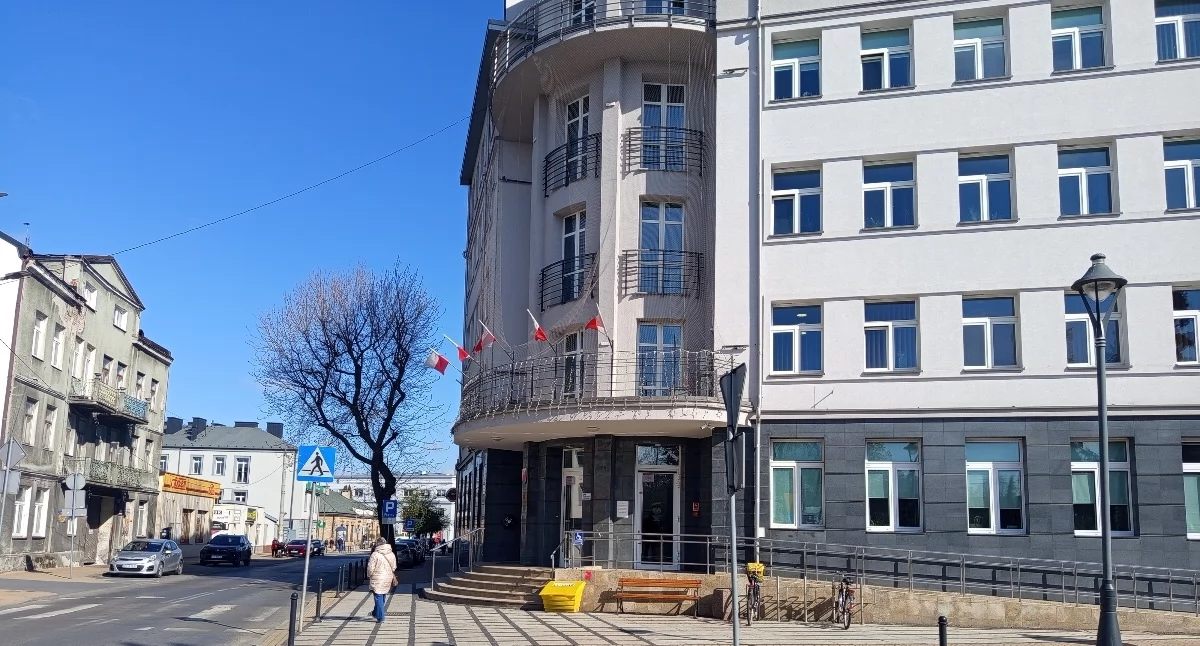 Sprawy urzędowe, Sochaczewski urząd zasypany wnioskami warunki zabudowy - zdjęcie, fotografia