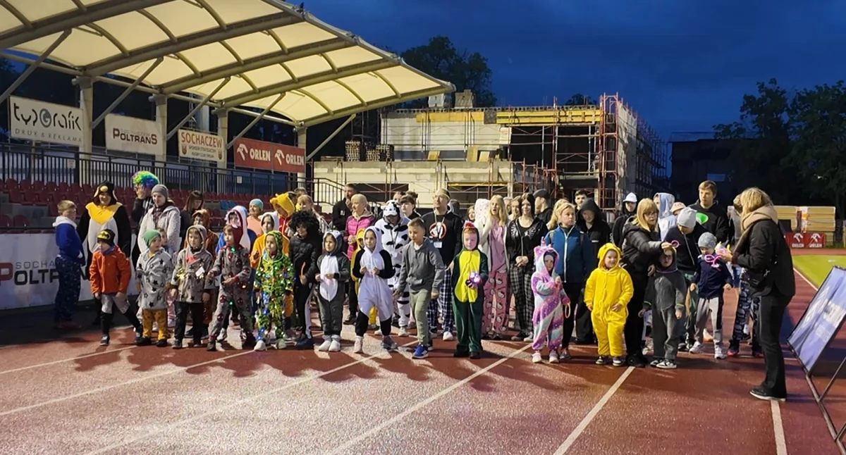 Atrakcje - Ciekawostki - Rekreacja, Sochaczewska wraca stadion MOSiR trzecia edycja nocnego biegu piżamach - zdjęcie, fotografia