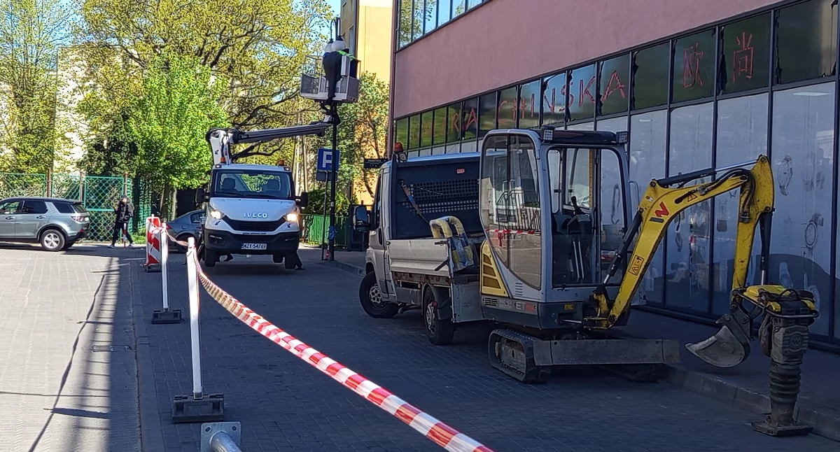 Interwencje i pomoc , Zniszczone latarnie ulicy Poprzecznej Sochaczewie wymienione - zdjęcie, fotografia
