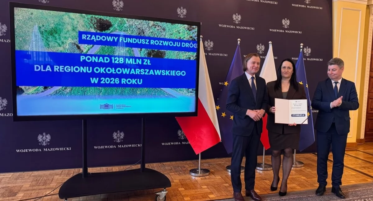 Inwestycje , Podpisana umowa przebudowę Polnej Młodzieszynie - zdjęcie, fotografia