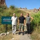 Wykopaliska 2006 r., - od lewej: prof. Leszek Kajzer, Łukasz Popowski, Tomasz Olszacki....