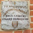 Tablica pamiątkowa upamiętniająca dwóch konfederatów barskich	
 (ze zbiorów autora)	

