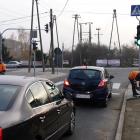 Na skrzyżowaniu wciąż trwają prace, ale światła już działają. Miasto sfinansowało...