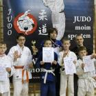 Judocy młodsi z Trenerem 