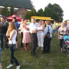 publiczność wpatrzona w scenę
