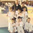 Najmłodsi adepci judo z trenerem
