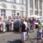 Przed muzeum w niedzielę 09.06.07