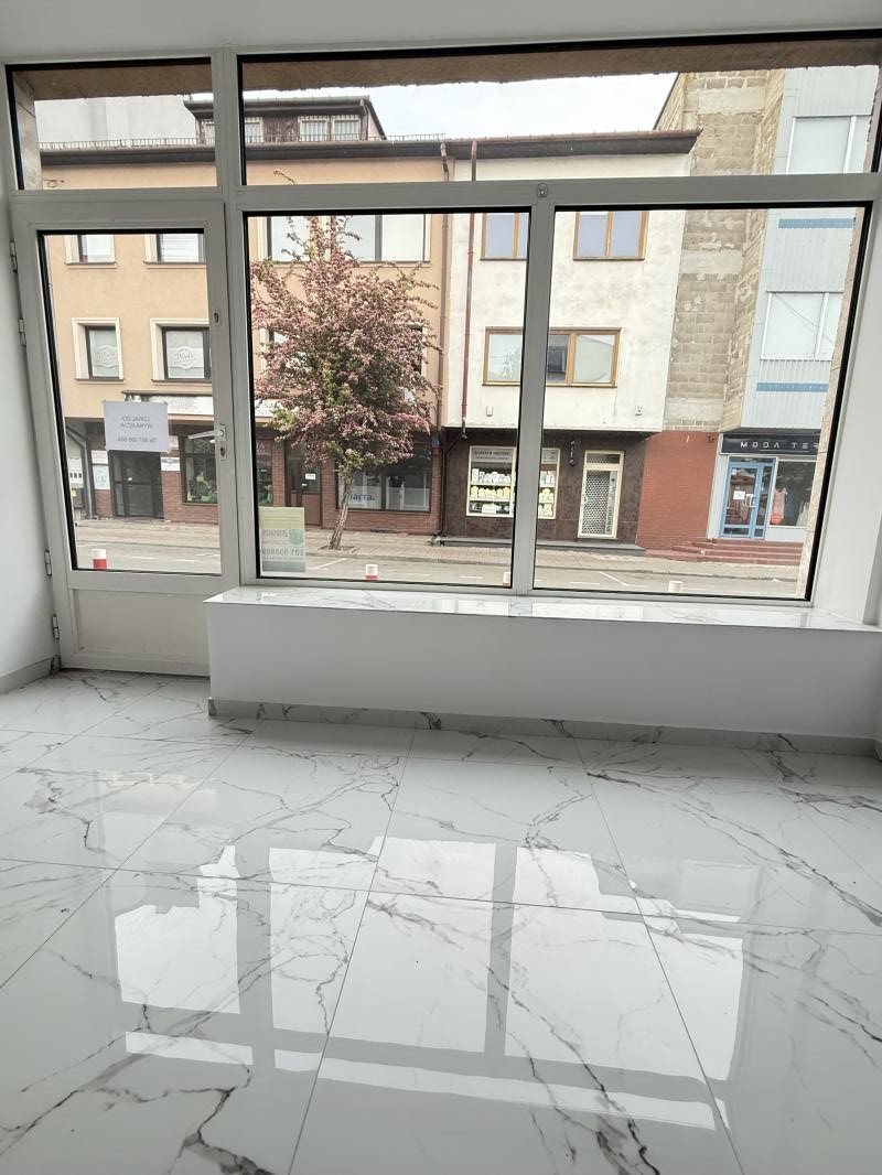 Wynajmę lokal handlowo-usługowy w centrum...