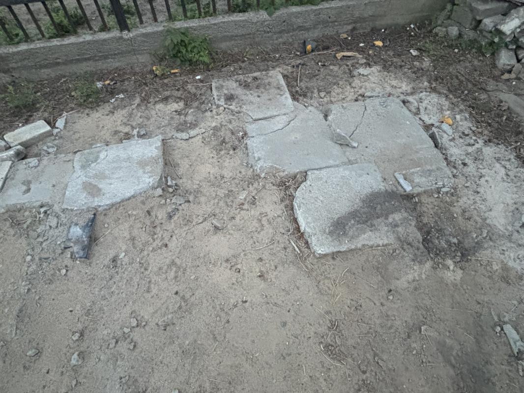 Oddam trochę kostki brukowej, całe i połamane...