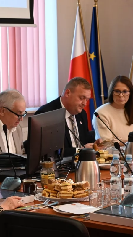 Radni gminy Sochaczew naprawili swój błąd - będą studnie i Orlik