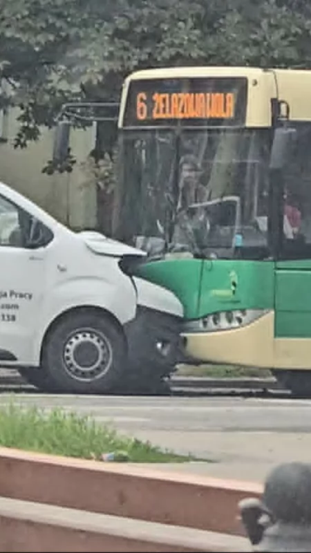 Wypadek w centrum Sochaczewa -  jedna osoba ranna 