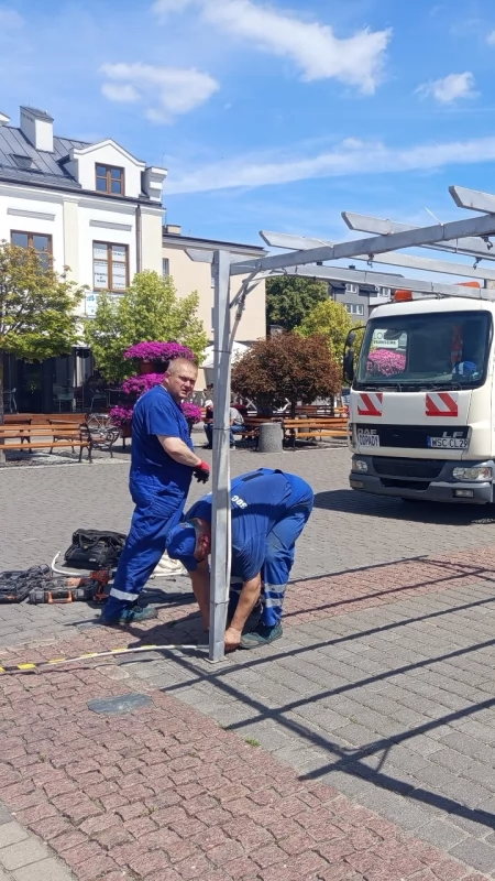 Sochaczewski Plac Kościuszki spowiła mgiełka
