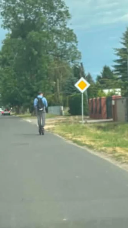 Czy w Sochaczewie trzeba już jeździć w kasku? Policja studzi zapał cyklistów