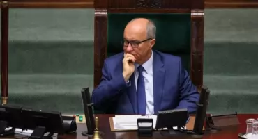 Bezpartyjny burmistrz ponad podziałami ,,Czarna kartka w historii wolnej Polski. 236 głosów hańby’’