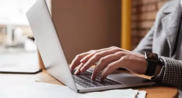 Laptop dla studenta kierunków humanistycznych i technicznych – różne potrzeby, różne rozwiązania