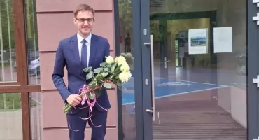 Wójt Gminy Rybno Damian Jaworski z życzeniami z okazji  Międzynarodowego Dnia Pielęgniarki i Położnej 