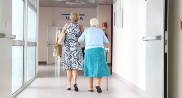 5 sposobów na aktywizację podopiecznego z demencją: Poradnik dla opiekunów