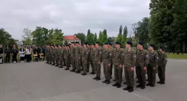 Ślubowanie klasy I Oddziału Przygotowania Wojskowego w Iwaszkiewiczu