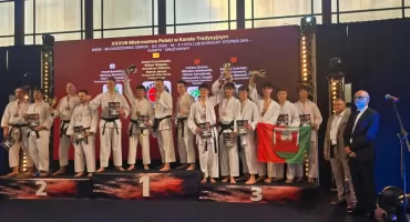 Dziewięć medali i miejsce w krajowej czołówce. Udany start karateków z Sochaczewa na MP