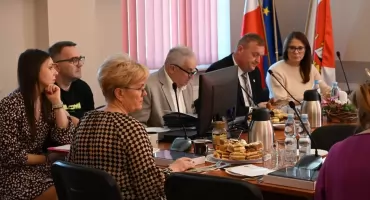 Radni gminy Sochaczew naprawili swój błąd - będą studnie i Orlik