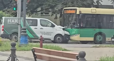 Wypadek w centrum Sochaczewa -  jedna osoba ranna 