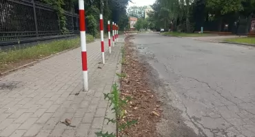 Czyżby miejskim służbom w Sochaczewie zabrakło mioteł i łopat?