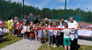 Uroczyste otwarcie i poświęcenie boiska wielofunkcyjnego w Kamionie