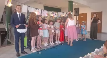 yjątkowy koncert podsumowujący całoroczną pracę uczestników zajęć wokalnych w Gminnej Bibliotece Publicznej w Rybnie