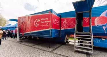 Historyczne widowisko multimedialne na bulwarach