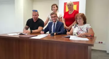 Podpisano umowę na modernizację oświetlenia kompleksu sportowego w Rybnie